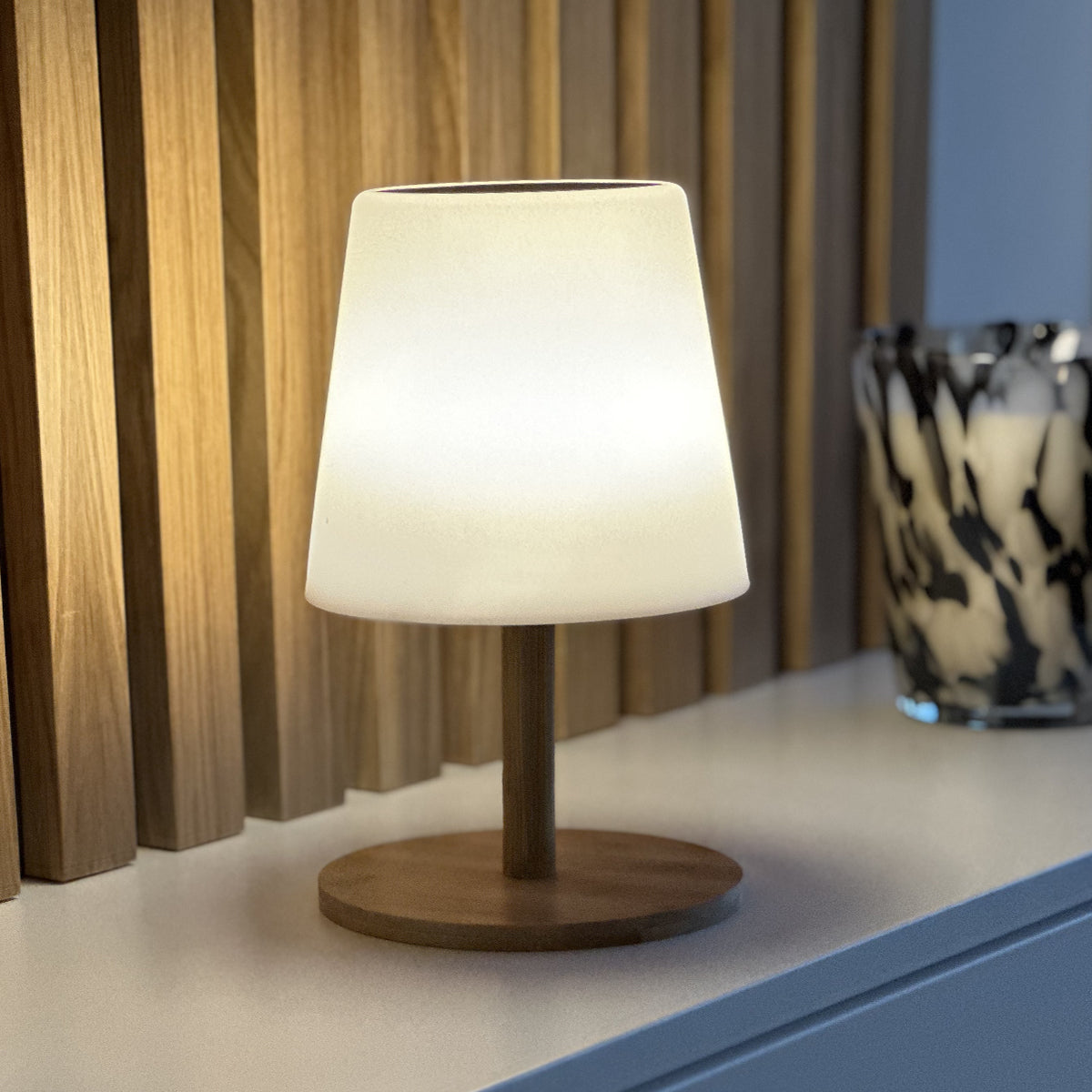 Lampe de table sans fil en bambou naturel LED blanc chaud/blanc dimmab –