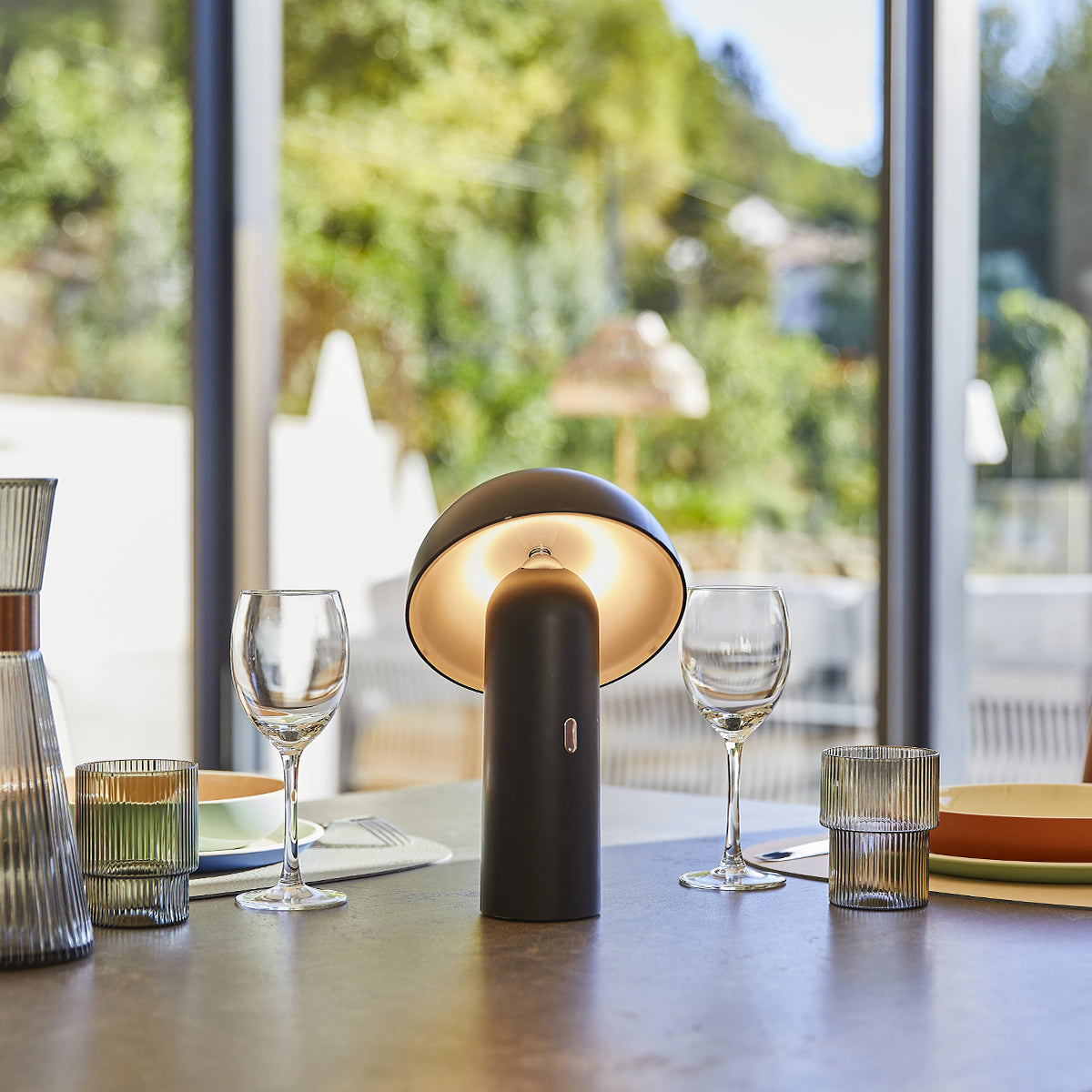Paire de lampes de table Bouddha en bois avec abat-jours Paire de lampes de table Bouddha en bois avec abat-jours