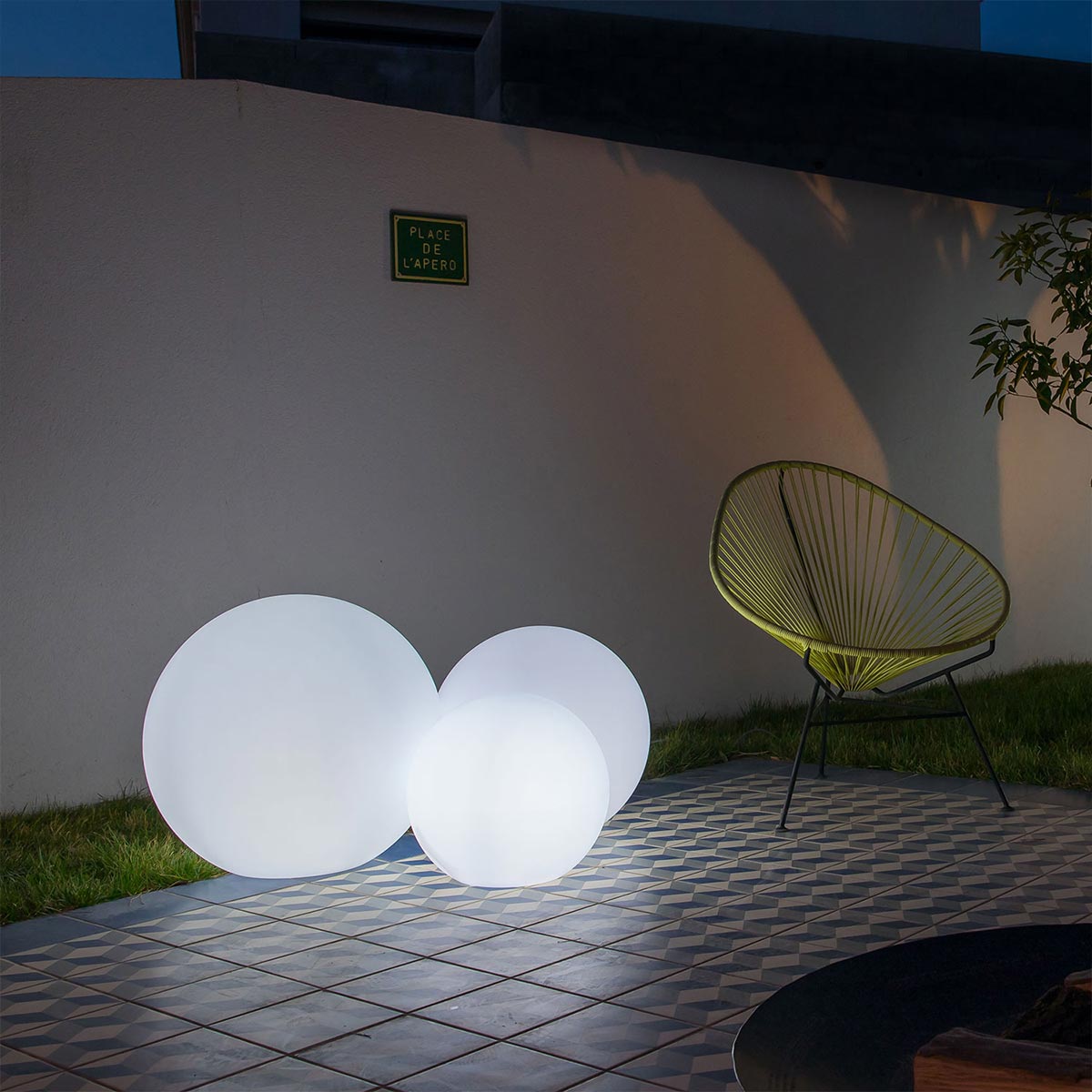 Boule lumineuse filaire pour extérieur éclairage puissant LED blanc BOBBY ∅50cm culot E27 - REDDECO.com