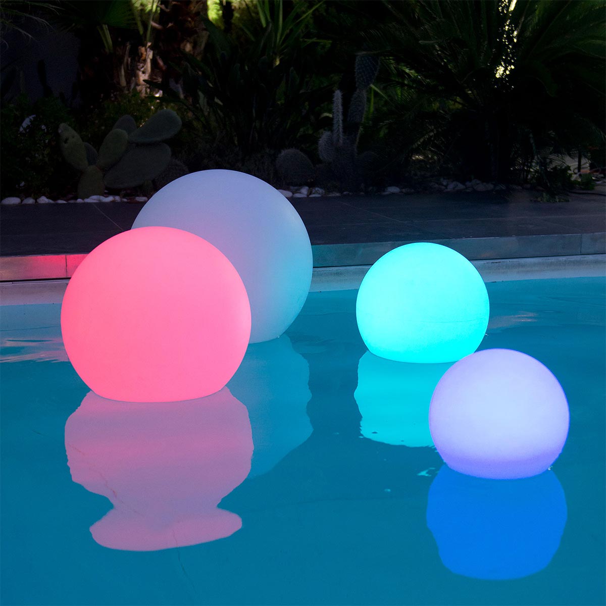 Boule lumineuse sans fil flottante LED multicolore dimmable BOBBY ∅40cm avec télécommande et socle à induction - REDDECO.com