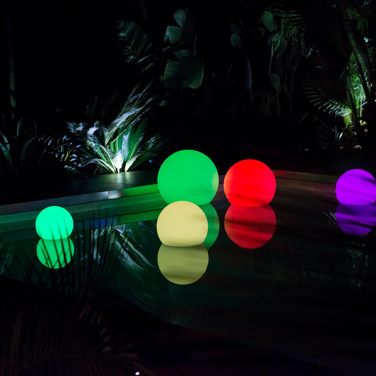 Boule lumineuse sans fil flottante LED multicolore dimmable BOBBY ∅50cm avec télécommande et socle à induction - REDDECO.com