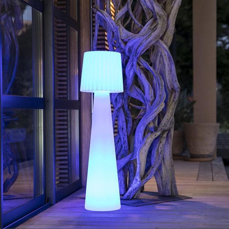 Lampadaire design lumineux filaire pour extérieur éclairage