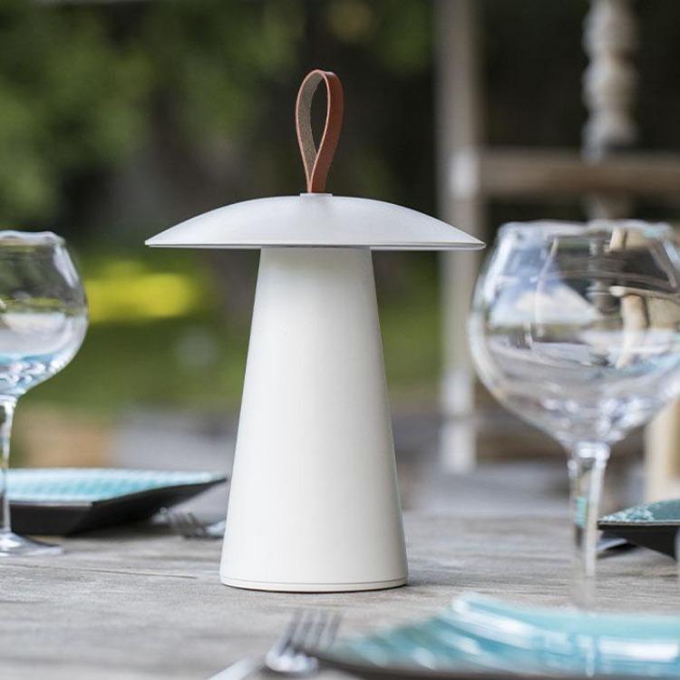 Lampe de table sans fil en aluminium anse en cuir LED blanc chaud FUNGY H29cm - REDDECO.com