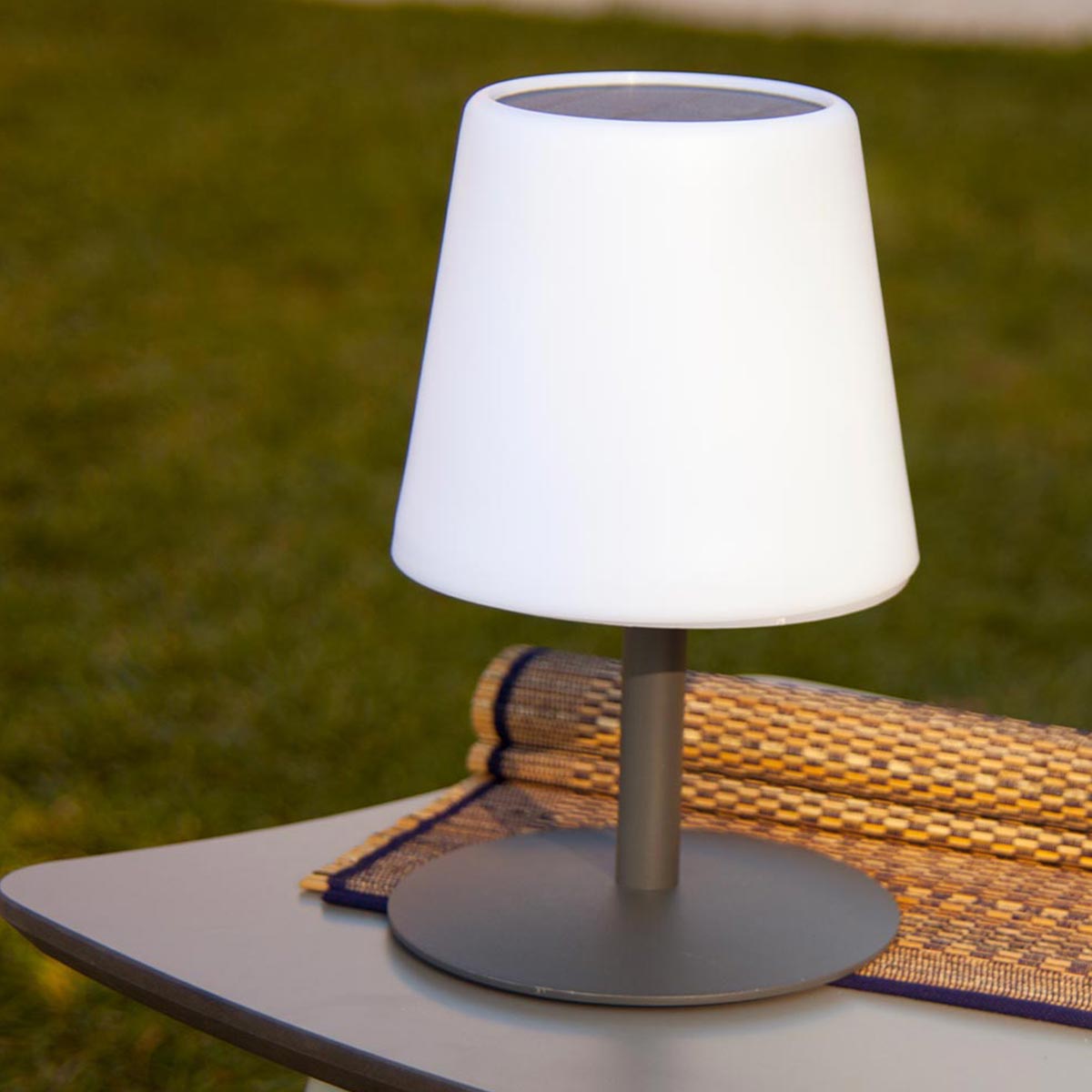 Lampe de table solaire et rechargeable LED blanc chaud/blanc dimmable STANDY TINY SOLAR H25cm - REDDECO.com