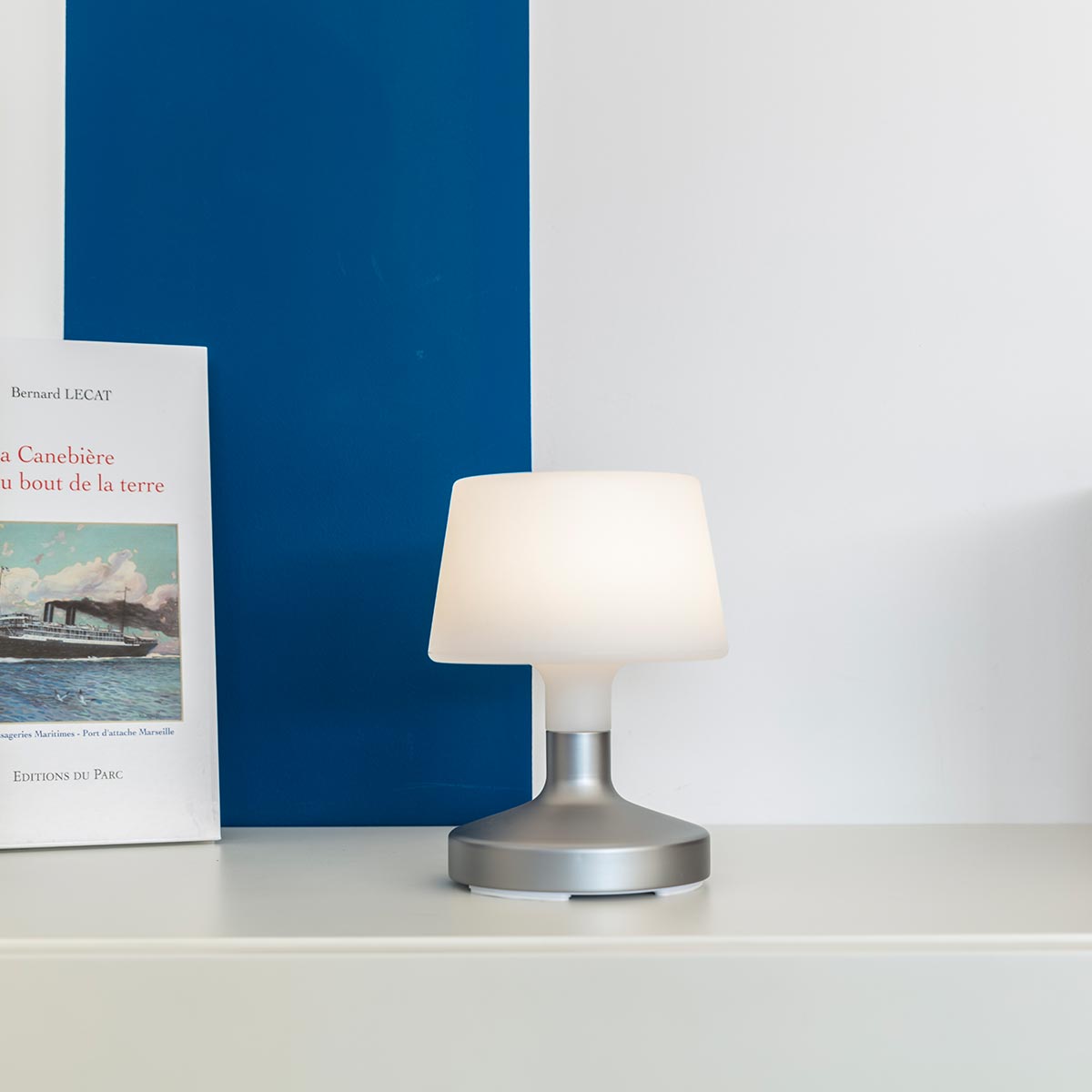 Lampe de table touch design sans fil pied en acier LED blanc chaud/blanc dimmable HELEN SILVER H21cm - REDDECO.com